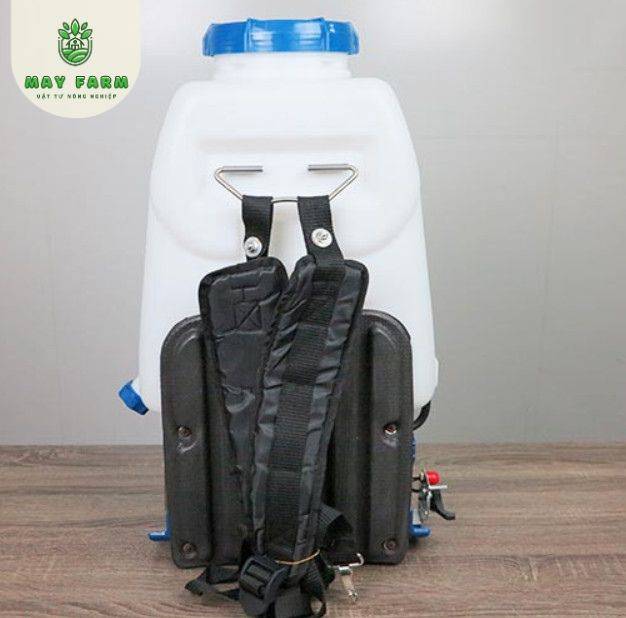 Máy phun thuốc Hyundai HD768 với đệm lót lưng mềm mại và dây đeo 