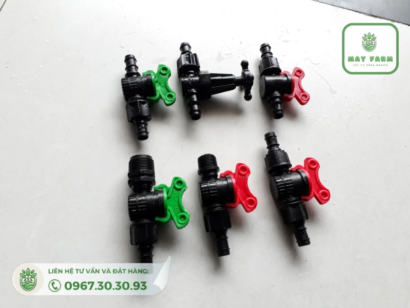 có rất nhiều loại phụ kiện tưới cây khác nhau để mọi người lựa chọn